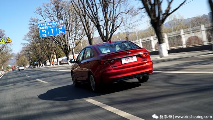 汽車儀表盤上的ECO模式，節(jié)能駕駛的綠色指南