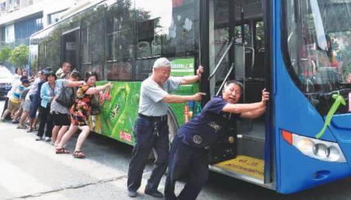 汽車電瓶虧電了怎么辦，快速救急指南